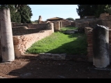 02497 ostia - regio v - insula vii - sede degli augustali (v,vii,1-2) - eingang - gesehen von nordosten - 01-2024.jpg